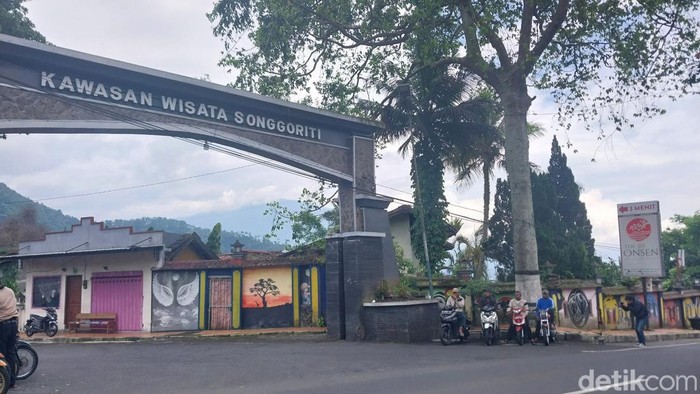 Pemkot Batu menyiapkan aplikasi pendukung agar masyarakat lebih mudah mencari vila di Kota Batu. Aplikasi tersebut menjawab keresahan pengusaha vila yang mengalami penurunan omzet dalam beberapa tahun terakhir.