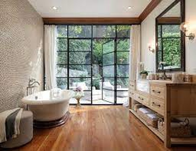 Rumah Jennifer Lopez memiliki 12 kamar mandi. Salah satu kamar mandinya tampak begitu mewah seperti di tempat-tempat spa. Foto: Dok.  COURTESY OF CAROLWOOD ESTATES