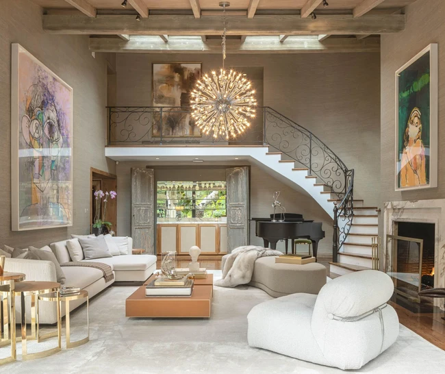 Inilah rumah Jennifer Lopez yang dijualnya enam bulan setelah menikah dengan Ben Affleck. Rumah yang penjualannya diurus agen properti Carolwood Estates itu dijual dengan harga US$ 42,5 juta atau sekitar Rp 645 miliar. Foto: Dok.  COURTESY OF CAROLWOOD ESTATES