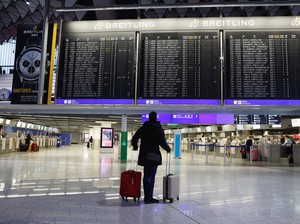 AS Bakal Cabut Persyaratan Tes COVID-19 Bagi Pelancong China