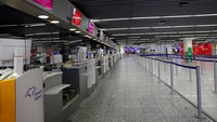 Aksi mogok massal yang dilakukan para pekerja bandara ini dilakukan untuk menuntut upah yang lebih tinggi.  