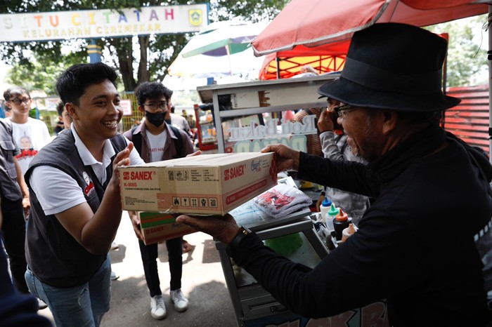 Sahabat Ganjar Beri Bantuan UMKM