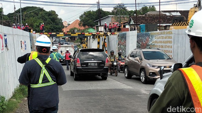 Suasana di Viaduct atau Viaduk Gilingan yang akan mulai dikerjakan pada Minggu (19/2/2023).