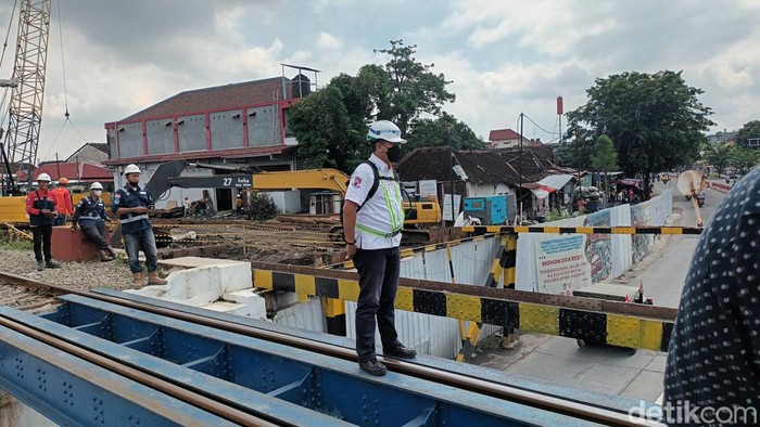 Suasana di Viaduct atau Viaduk Gilingan yang akan mulai dikerjakan pada Minggu (19/2/2023).