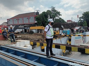 Proyek Rel Layang Joglo-Viaduk Gilingan Solo Disetop saat Arus Mudik