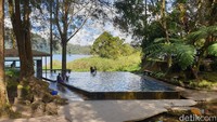 Kolam renang yang bisa dinikmati pengunjung saat berlibur ke Villa Maripro Lau Kawar. (Goklas Wisely/detikSumut)
