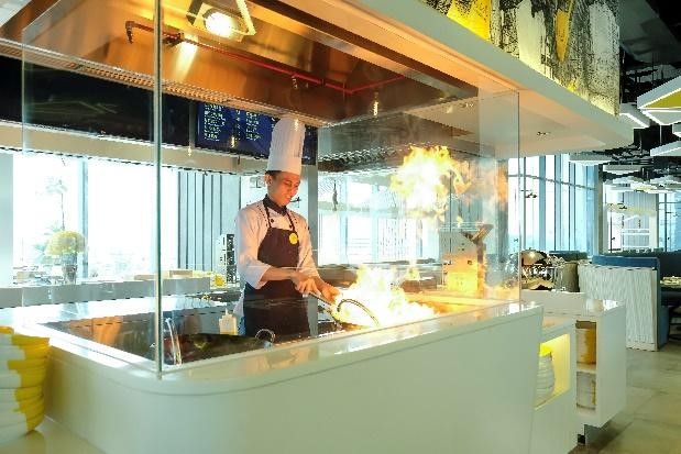 YELLO Harmoni Sajikan Lokal Avenue Meals di Buffet Makan Siang