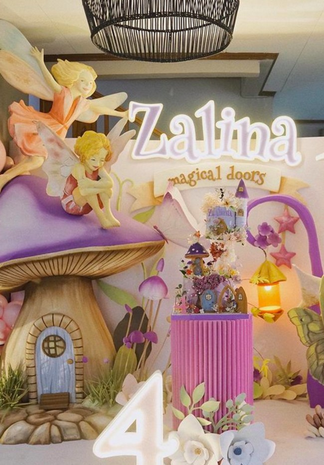 Raisa sempat membagikan momeh kemeriahan pesta tersebut di Instagram. Tampak dekorasi dibuat semaksimal mungkin sesuai dengan tema yang terinspirasi dari buku favorit Zalina tersebut. (Foto: Instagram/@raisa6690)