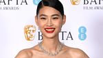 5 Gaya Jung Ho Yeon Berkacak Pinggang di BAFTA Film Awards 2023