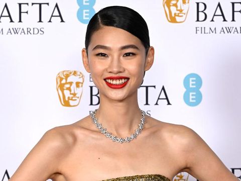 LONDON, ENGLAND - FEBRUARY 19: Hoyeon Jung poses with the award for XXX during the EE BAFTA Film Awards 2023 at The Royal Festival Hall on February 19, 2023 in London, England. (Photo by Gareth Cattermole/BAFTA/Getty Images for BAFTA)