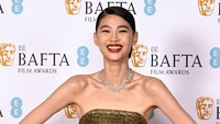 Hoyeon bertemu banyak sekali bintang ternama di ajang BAFTA tahun ini. (Foto: Gareth Cattermole/Getty Images f/Gareth Cattermole/BAFTA) 