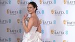 Kerangkeng Berkilau di Dada Lily James, Lihat 5 Potretnya!