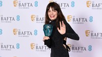 Ini merupakan piala BAFTA pertama Emma Mackey sejak memulai kariernya di industri film dan televisi Inggris. (Foto: Gareth Cattermole/Getty Images f/Gareth Cattermole/BAFTA)