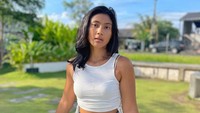 Jadi zaman dulu tuh ada sisi aku agak depresi gitu, biasalah miras santika, ke hal negatif gitu. Syuting padat, tidur kurang, terus sempat susah napas dan mikir ini sudah akhir hidup gue. Gara-gara itu aku ngerasa ada turning point aku untuk berubah. Alhamdulillah jadi lebih baik, ujar Akina Fathia. (Foto: dok Instagram)