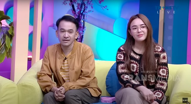 Dalam keterangan di salah satu unggahan Instagram Brownis Trans TV memang disebutkan jika Amanda Manopo akan menjadi co-host dalam acara televisi tersebut. Kini menjadi co-host dan mengubah penampilannya, citra Andin pun sudah tak terlihat lagi di diri Amanda. Foto: Brownis Trans TV