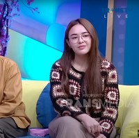 Dalam keterangan di salah satu unggahan Instagram Brownis Trans TV memang disebutkan jika Amanda Manopo akan menjadi co-host dalam acara televisi tersebut. Kini menjadi co-host dan mengubah penampilannya, citra Andin pun sudah tak terlihat lagi di diri Amanda. Foto: Brownis Trans TV