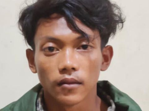 Polisi terus menyelidiki motif pembunuhan terhadap bos ayam goreng di Bekasi, Jawa Barat. Ini tampang salah satu pembunuh yang tega menghabisi nyawa korban.