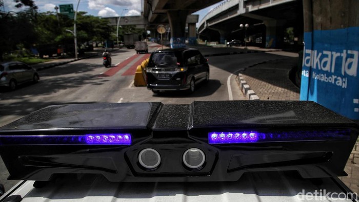 Awas! Mobile ETLE Wira-wiri Intai Pengendara Nakal di Jakarta Satlantas Jakarta Utara melakukan operasi dengan Mobil Tilang Elektronik (E-TLE) di kawasan Jalan Yos Sudarso, Jakarta Utara, Senin (20/2/2023).