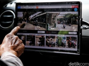 Pemotor Santuy Lawan Arah Tak Pakai Helm, Nggak Sadar Ditilang dari Dalam Mobil!