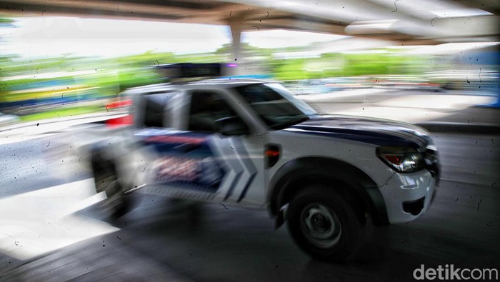 Awas! Mobile ETLE Wira-wiri Intai Pengendara Nakal di Jakarta Satlantas Jakarta Utara melakukan operasi dengan Mobil Tilang Elektronik (E-TLE) di kawasan Jalan Yos Sudarso, Jakarta Utara, Senin (20/2/2023).