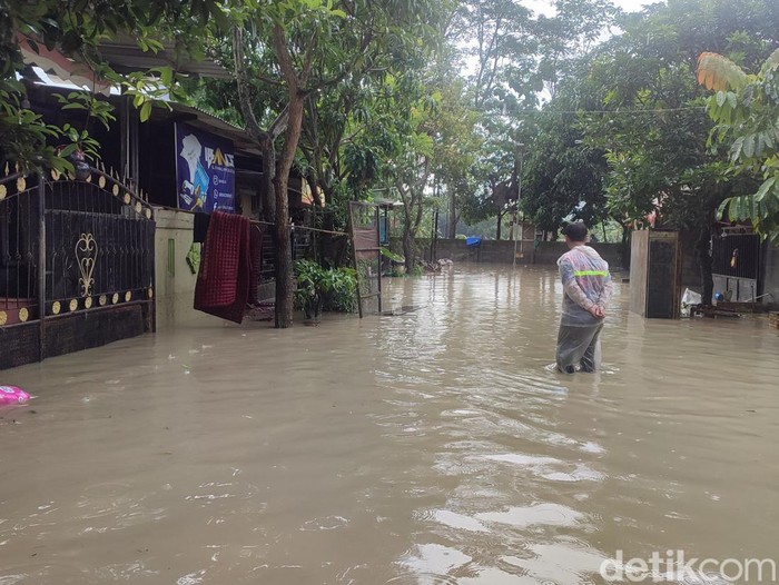 Banjir kembali terjadi di Perumahan Dinar Indah Semarang, Senin (20/2/2023).