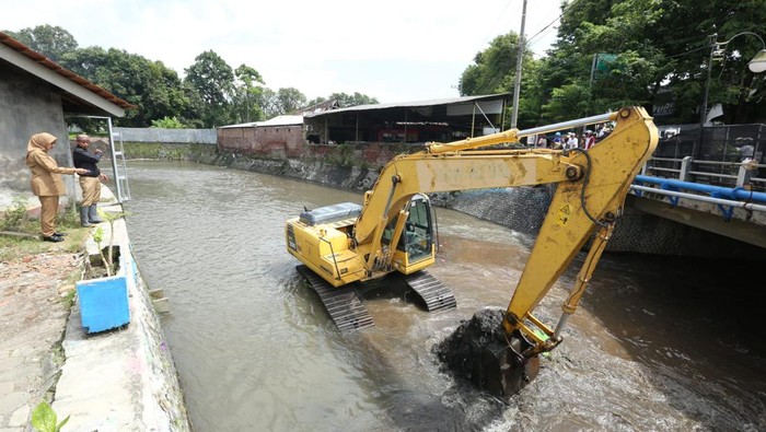 Banyuwangi Kebut Pekerjaan Pengerukan Sungai