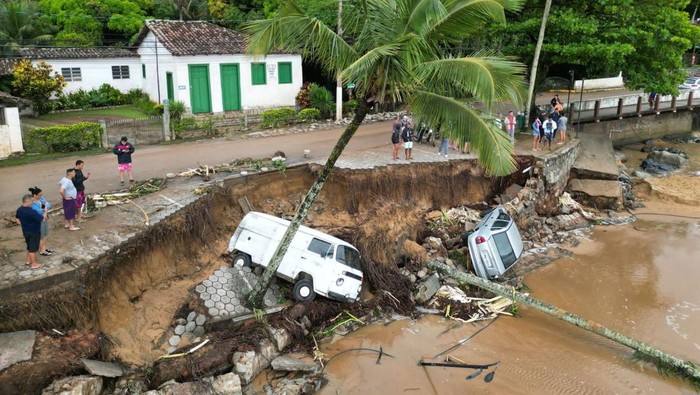 BRAZIL-WEATHER/ A view shows the damage caused by severe rainfall in Ilhabela, Brazil, February 19, 2023, in this picture obtained from social media. Tribuna do Povo/Caio Gomes/via REUTERS THIS IMAGE HAS BEEN SUPPLIED BY A THIRD PARTY. MANDATORY CREDIT. NO RESALES. NO ARCHIVES.