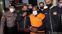 KPK menyebut Ricky telah menikmati uang suap, gratifikasi, hingga tindak pidana pencuaian uang (TPPU) dengan total Rp 200 miliar.