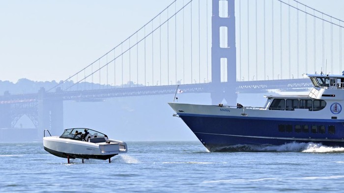 Canggihnya Candela C-8, Kapal Listrik yang dapat 'Melayang' French sailor Tanguy de Lamotte, CEO of Candela US, drives the company's