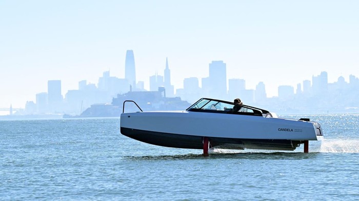 Canggihnya Candela C-8, Kapal Listrik yang dapat 'Melayang' French sailor Tanguy de Lamotte, CEO of Candela US, drives the company's