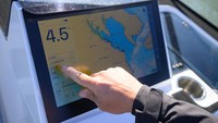 Teknologi di C-8 juga jauh lebih maju, seperti mengikuti rute dan mode terbang otonom yang saat ini masih dalam pengembangan. Anggap saja sebagai Tesla Autopilot, tetapi untuk kapal listrik terbang. Kontrol perangkat lunaknya juga sangat ramah terhadap pengguna, alias sangat mudah dioperasikan.  