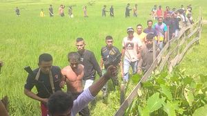 Dor! Polisi Lepaskan Tembakan saat Amankan Pelaku Curanmor dari Amukan Massa