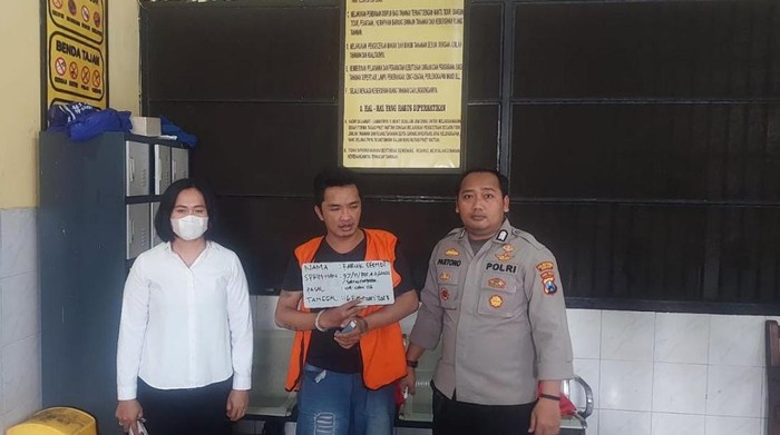 Faruk, bandar narkoba dan pelaku curanmor di Surabaya  saat ditangkap