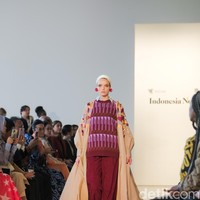 Karenanya, pola Charaka terinspirasi dari kehidupan sekitar. Dari segi motif Charaka Collection ini pun menyerupai anak tangga yang menggambarkan 14 tahun perjalanan Kami. yang perlahan berkembang hingga bisa sampai ke titik ini, tambah Irin. Foto: Dok. @kamiidea.