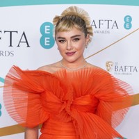 “Gaun ini terinspirasi dari gaun couture warna oranye koleksi arsip (Nina Ricci) yang rilis pada 1988,” jelas Harris Reed, selaku direktur kreatif Nina Ricci, seperti dikutip dari Huffington Post. Foto: WireImage/Karwai Tang