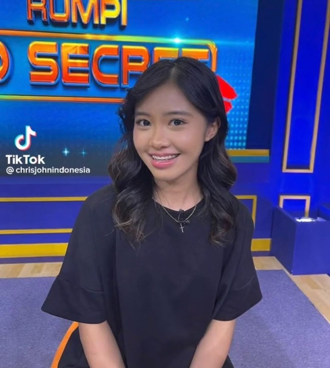 Maria Luna Ferisha mengungkapkan alasan lebih memilih beladiri wushu dibandingkan tinju. Papi pernah menawarkan jadi petinju. Waktu itu papi kan pulang mukanya luka semua. Nggak jadi deh, nggak mau. Dulu ketika papi tanding apalagi kalau sudah pulang luka-luka perban semua, tidak tega. Dulu pas papi kalah harus menerima dengan lapang dada dan bisa jadi pelajaran buat tandingan ke depannya supaya lebih baik lagi, tutur Luna. Foto: Dok. Youtube Trans Tv.