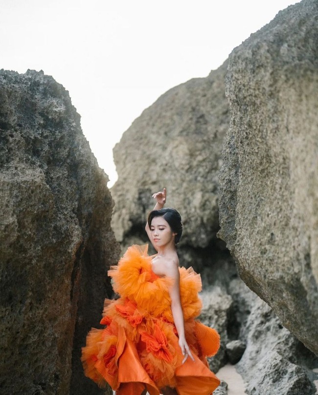 Maria Luna Ferisha sendiri sudah menjuarai beberapa pertandingan wushu. Ia pun kerap mengalami cidera ketika bertanding dan latihan. Sudah pernah juara. Namanya atlet pasti tidak pernah lepas dari yang namanya cidera. Tapi bagaimana caranya biar menjaga stamina dan kaki cidera bagaimana badan bisa ke atas dan kalau pertandingan bisa dihandle. Wushu itu dinilai gerakannya, pungkas Luna. Foto: Dok. Youtube Trans Tv.