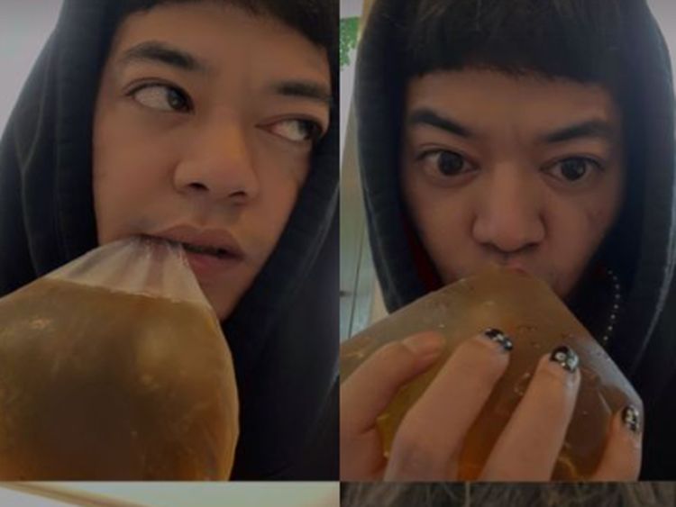 Aksi Kocak Reza Arap Minum Es Teh Plastikan Hingga Makan di Warteg