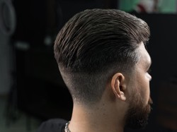 15 Rekomendasi Gaya Rambut Pendek Pria Indonesia yang Populer