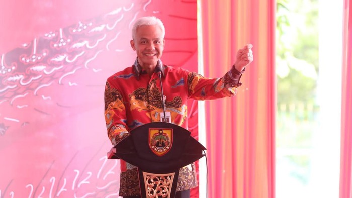 Gubernur Jawa Tengah (Jateng) Ganjar Pranowo  meresmikan 7 Mall Pelayanan Publik (MPP) di Jateng.