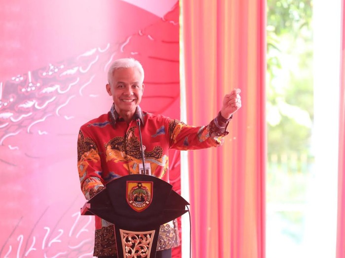 Gubernur Jawa Tengah (Jateng) Ganjar Pranowo  meresmikan 7 Mall Pelayanan Publik (MPP) di Jateng.