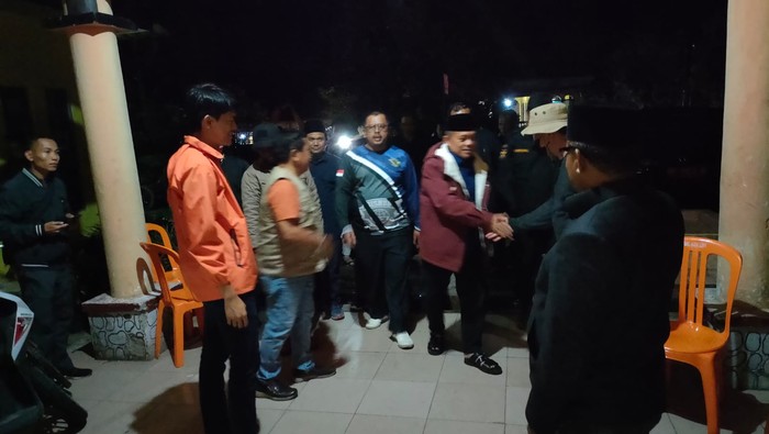 Gubernus Jambi di Posko Evakuasi Heli