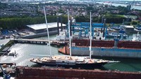 Oceanco kemudian menarik permintaan izin untuk membongkar jembatan tersebut. Kapal pesiar milik Jeff Bezos kemudian ditarik diam-diam ke galangan kapal lain tanpa tiang layarnya.