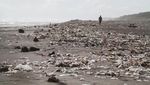 Hii Jorok.. Banyak Sampah Numpuk di Tepi Pantai Gumuk Pasir Yogyakarta