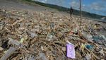 Hii Jorok.. Banyak Sampah Numpuk di Tepi Pantai Gumuk Pasir Yogyakarta