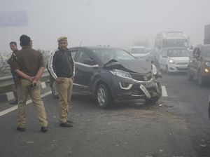 Kabut Tebal Picu Tabrakan Beruntun di Jalan Tol Delhi