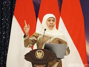 Dinilai Jadi Tokoh Penguatan Ekonomi Desa, Khofifah Raih Penghargaan