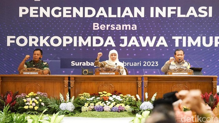 Khofifah Indar Parawansa saat menghadiri acara High Level Meeting (HLM) dan Rakor Pengendalian Inflasi.