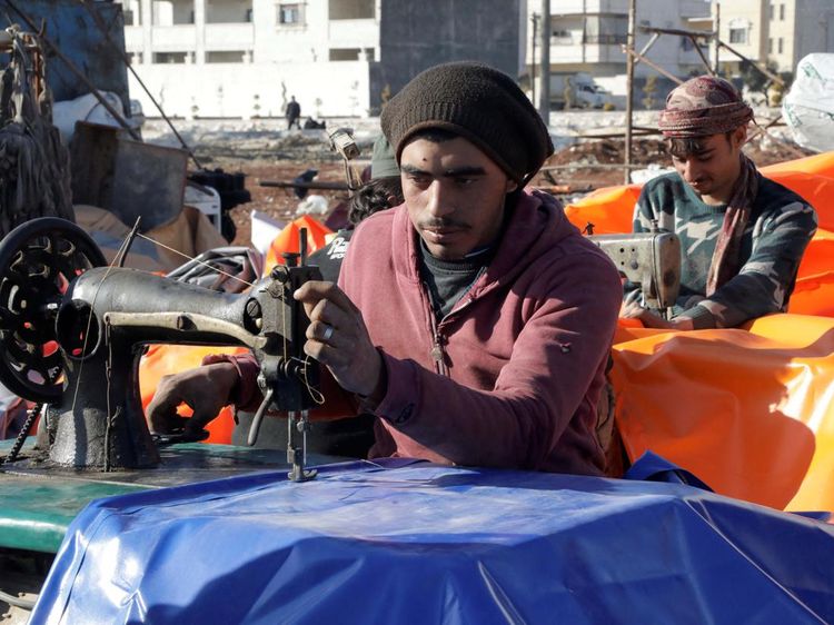 Korban Gempa Suriah Bertambah, Bengkel Ini Banjir Order Tenda Pengungsi