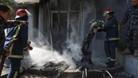 Pembatasan tarik tunai ini sudah dilakukan bank-bank sejak krisis ekonomi tahun 2019, yang diperparah dengan pandemi Covid-19. (REUTERS/Mohamed Azakir)  